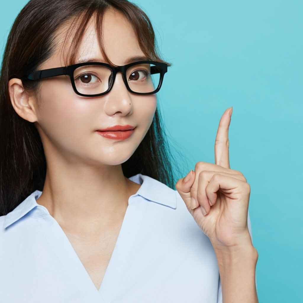 鼻を細くする美容整形の種類と効果を説明している看護師