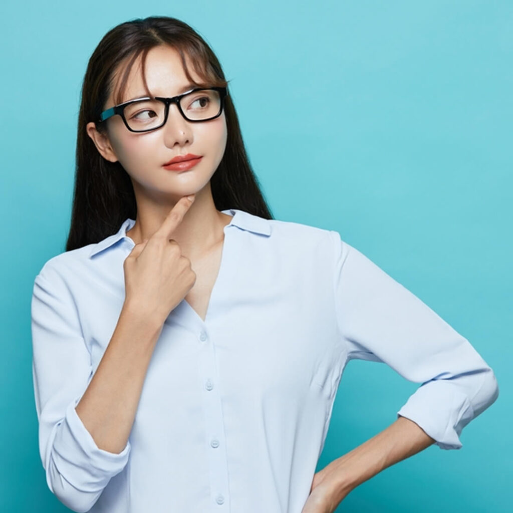 名古屋で鼻整形の評判の良いクリニックに共通する点を説明している看護師