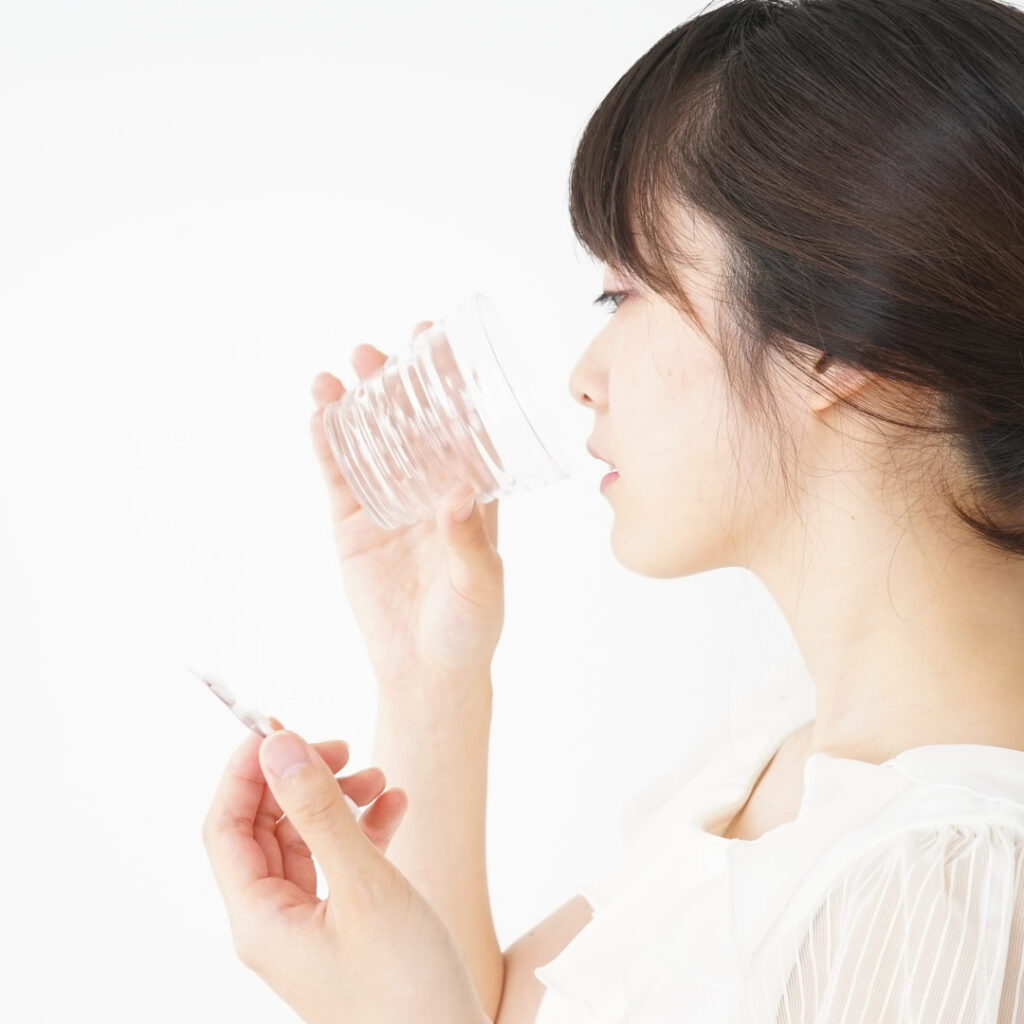 リベルサスを飲んでいる女性